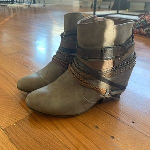 Ankle booties